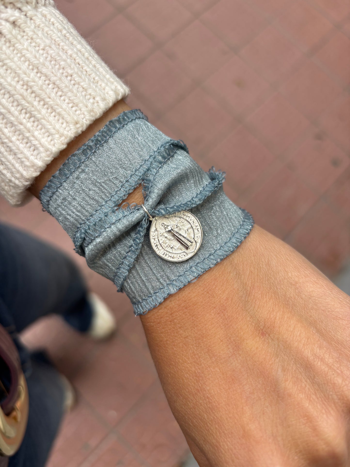 Medalla de San Benito con Seda