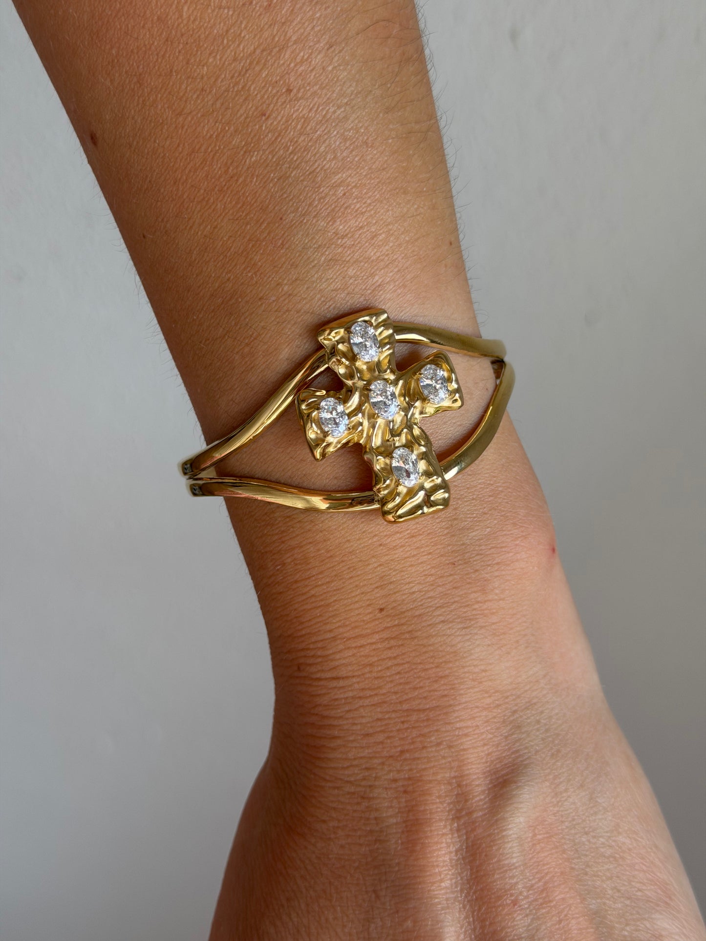 Brazalete cruz