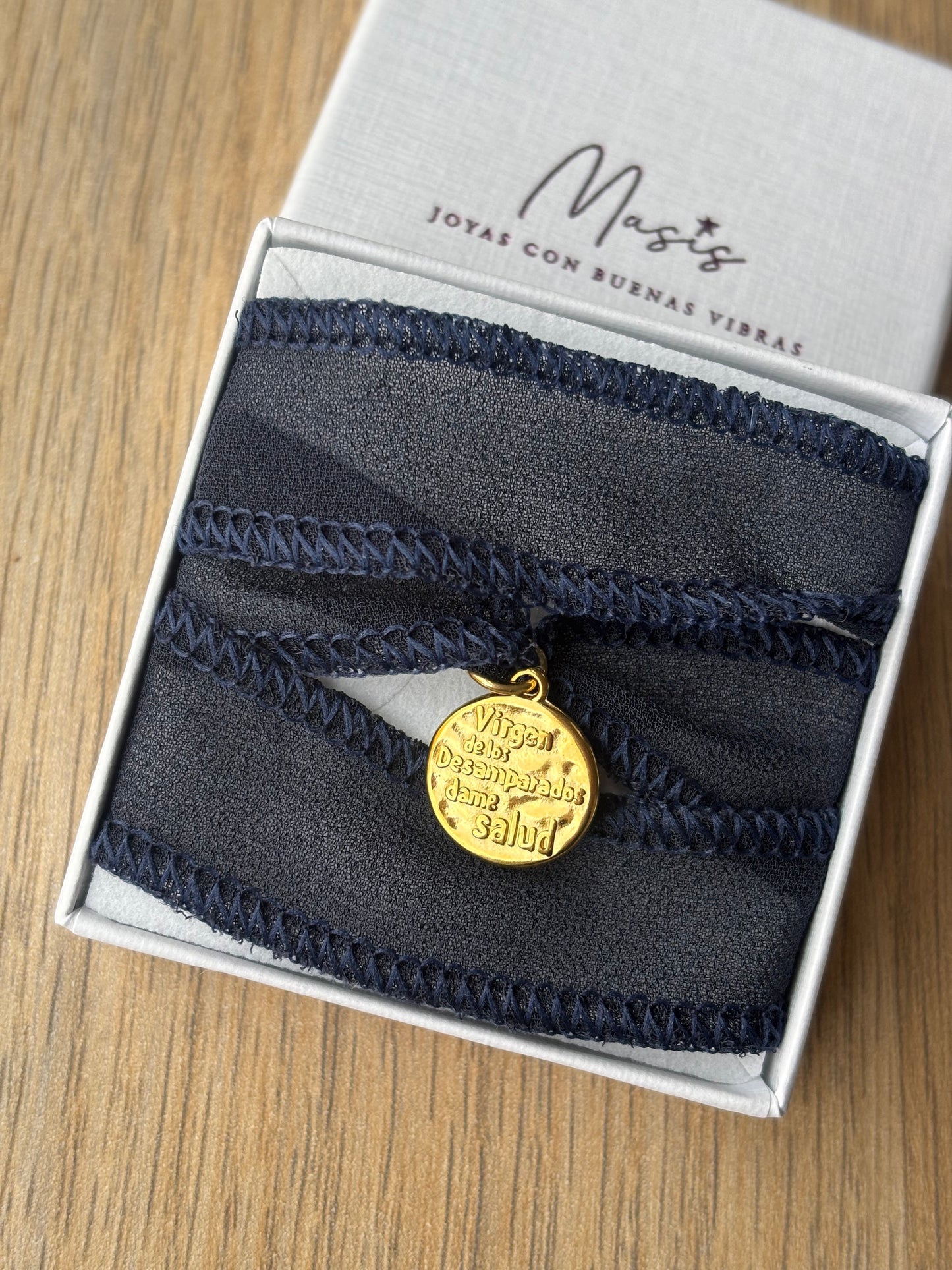 Cinta de seda con medalla de la Mare de Déu