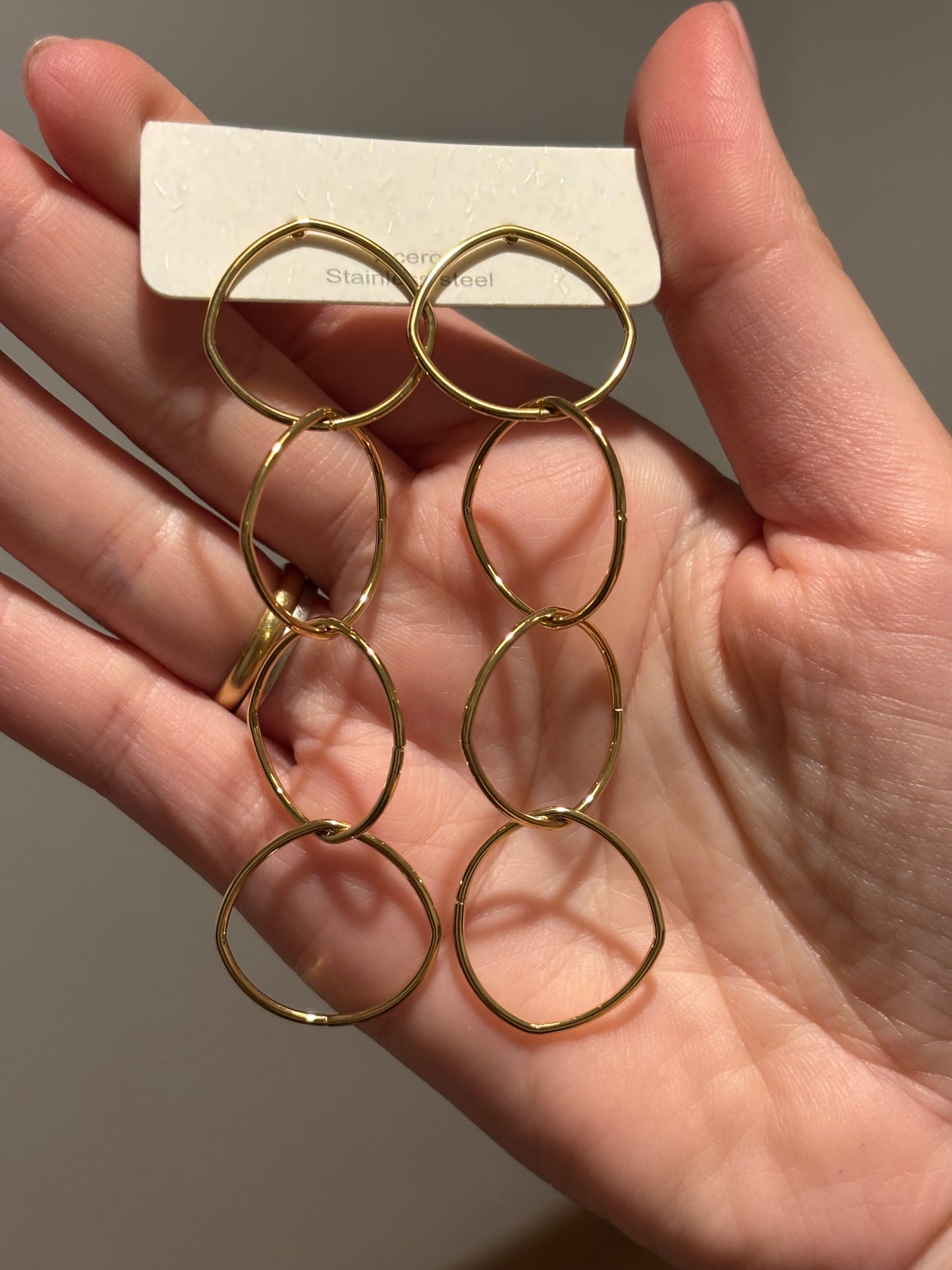 Pendiente acero dorado