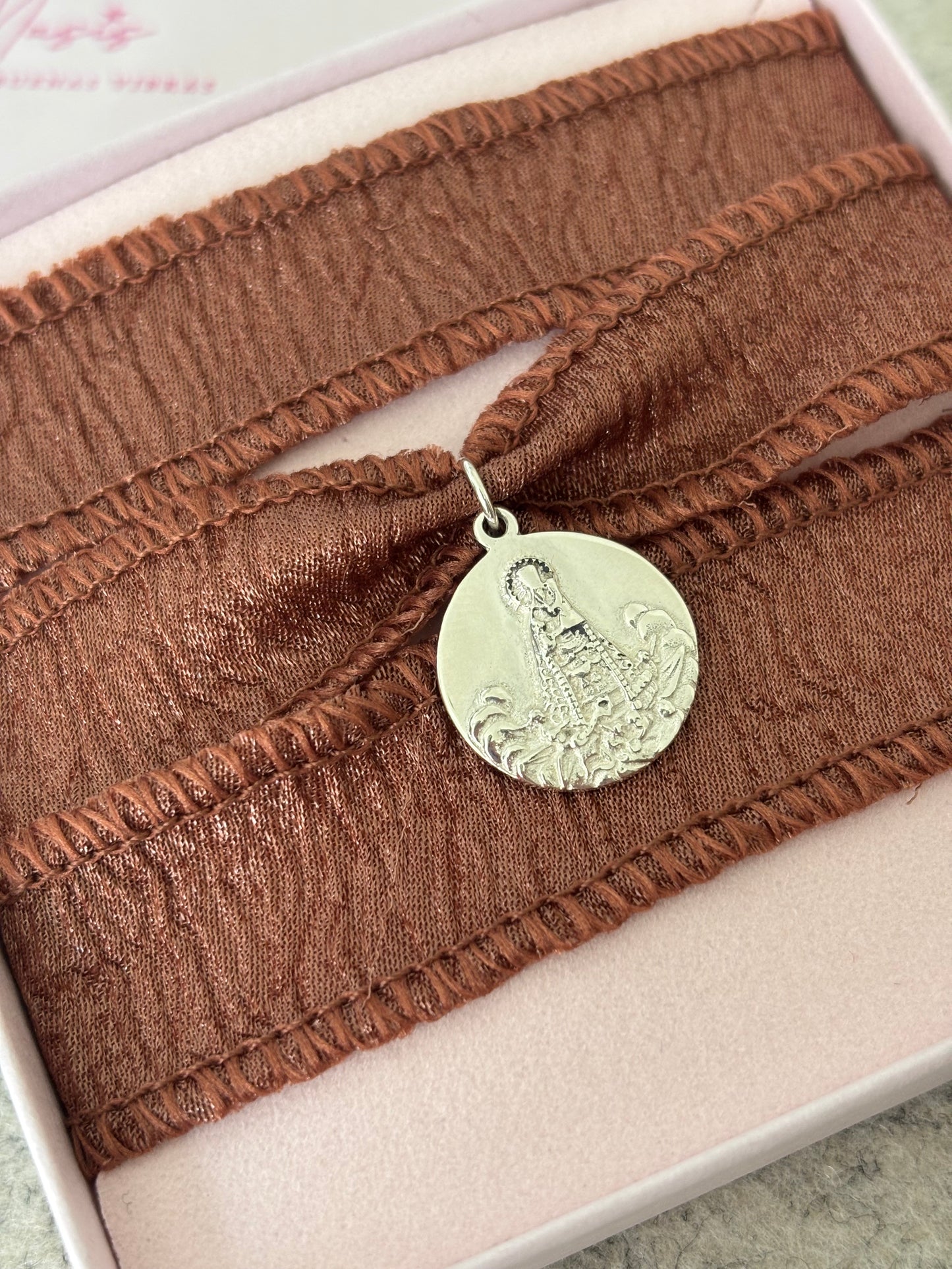 Medalla virgen de los desamparados