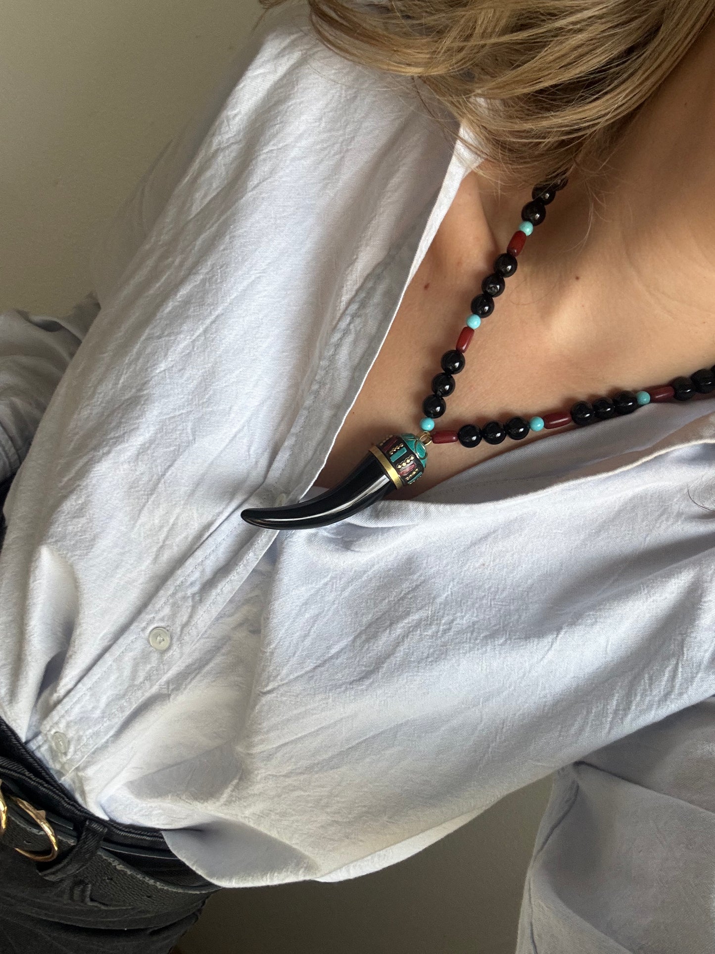 Collar  cuerno y piedras de ónix