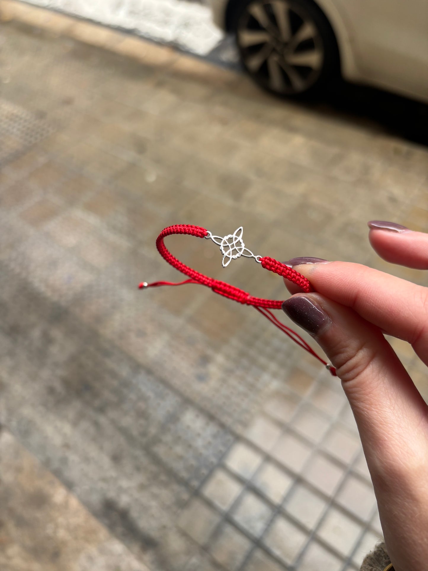 Pulsera de plata 925 con cordón rojo – Nudo de bruja