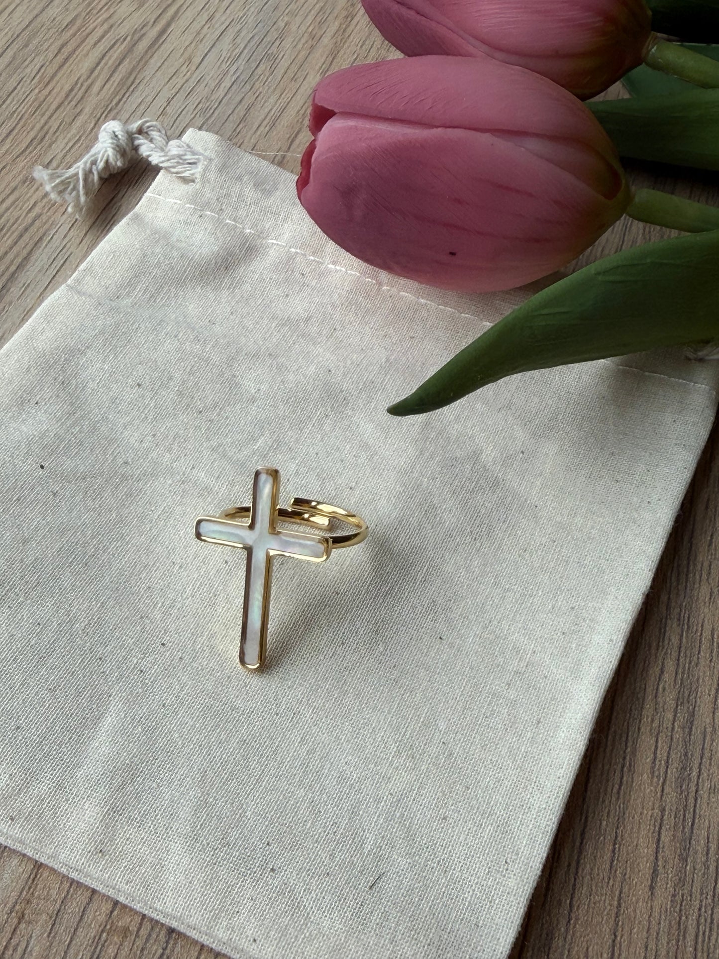 Anillo cruz nácar