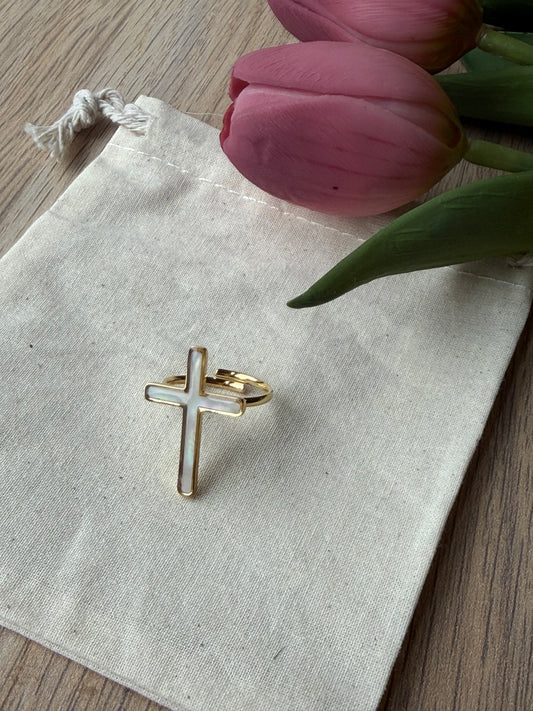 Anillo cruz nácar
