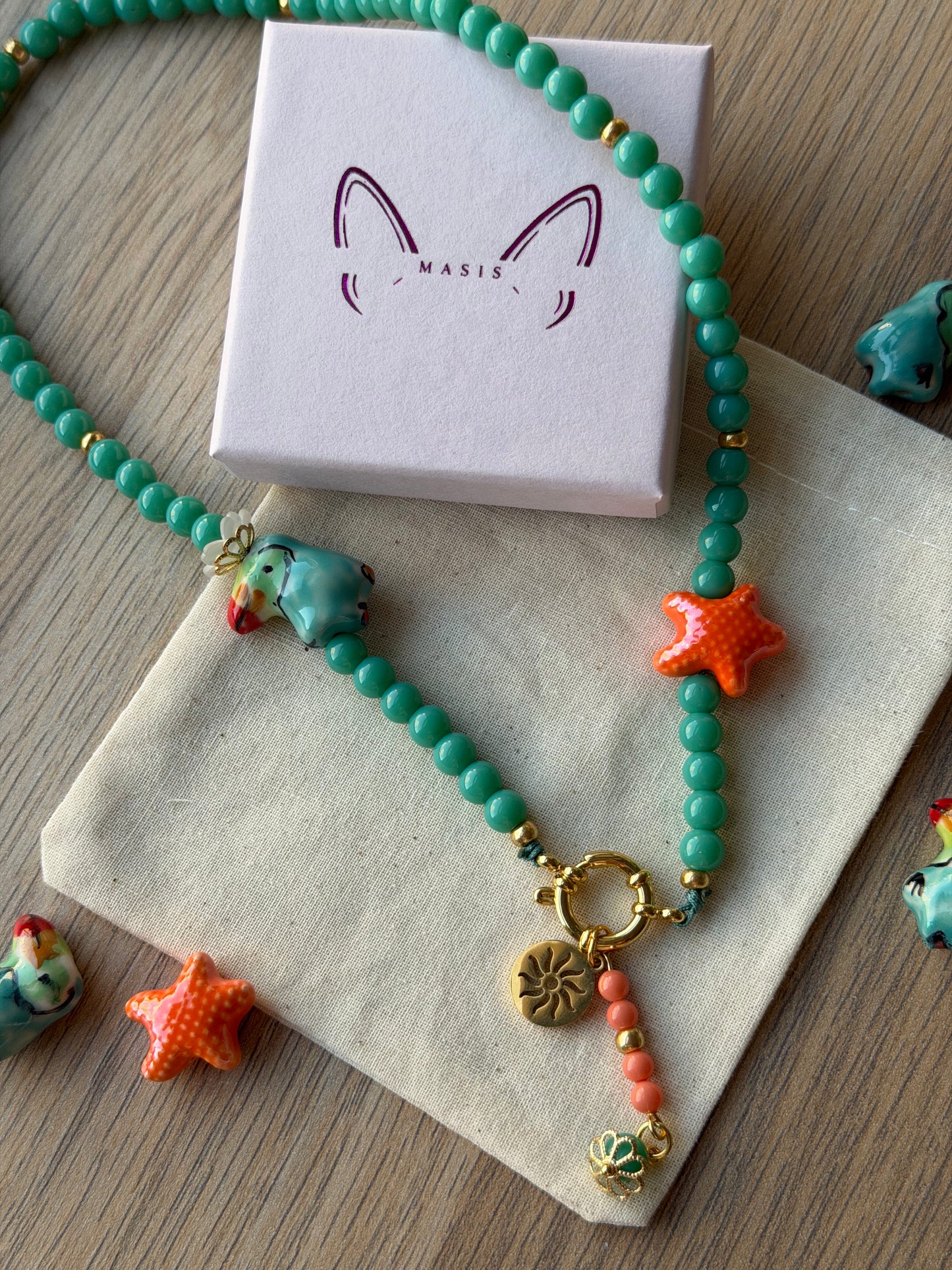 Collar Lau
