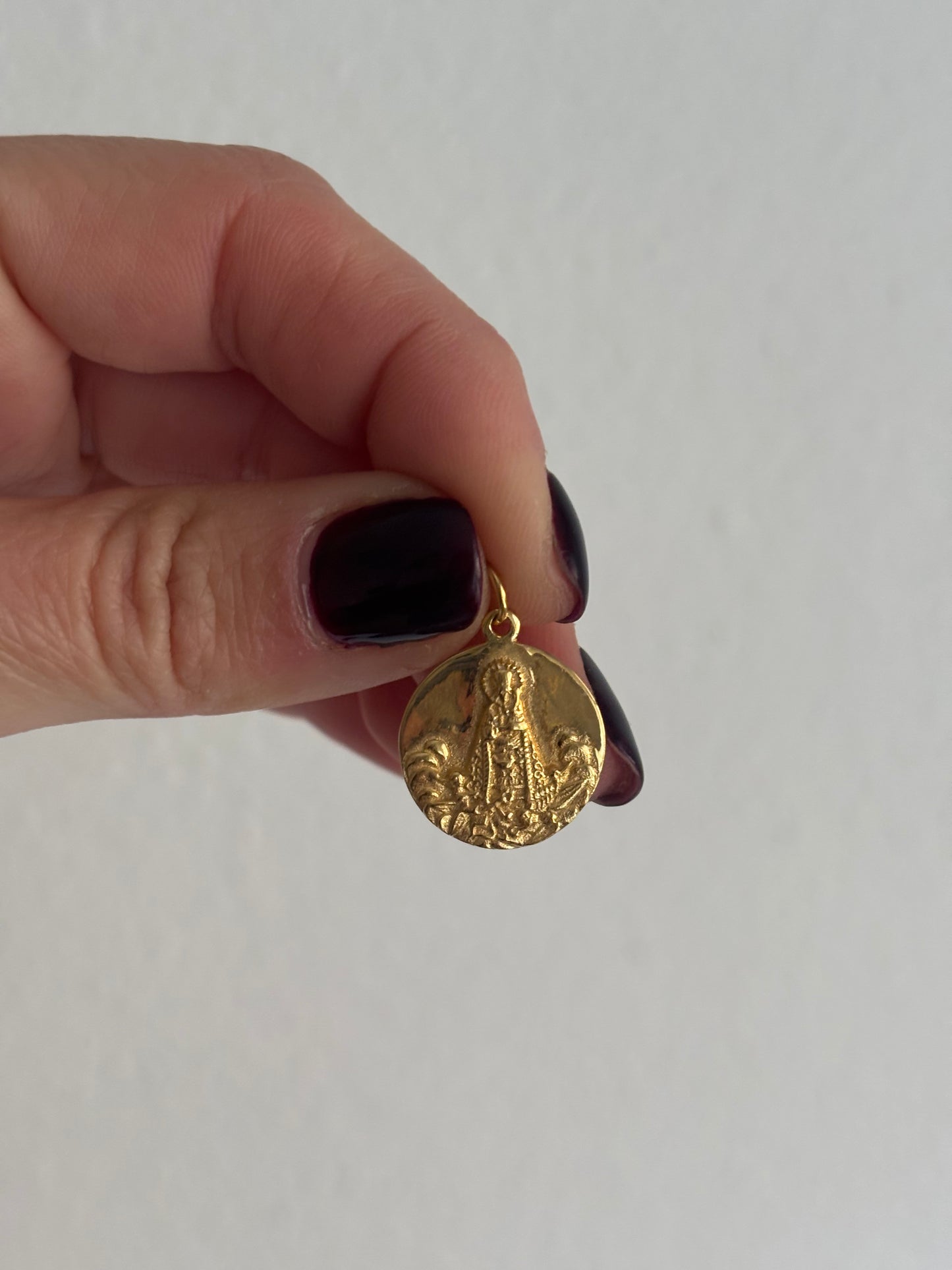 Medalla Virgen de los Desamparados en Plata 925 Chapada en Oro (18 mm)