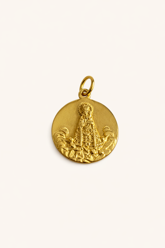Medalla Virgen de los Desamparados en Plata 925 Chapada en Oro (18 mm)